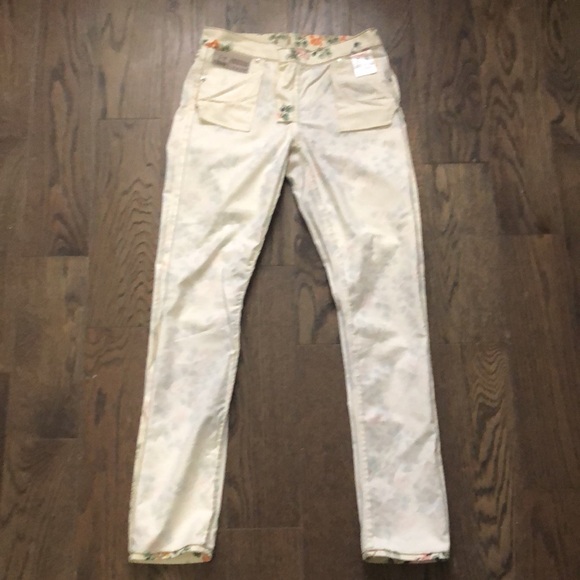 Citizen of Humanity Mandy High Waisted Jeans - Picture 6 of 14
